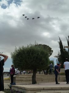 Parade des avions au dessus de la Knesset